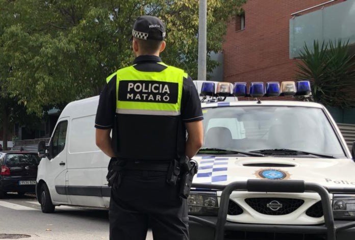 Un agent de la Policia Local de Mataró en una imatge d'arxiu / PLM