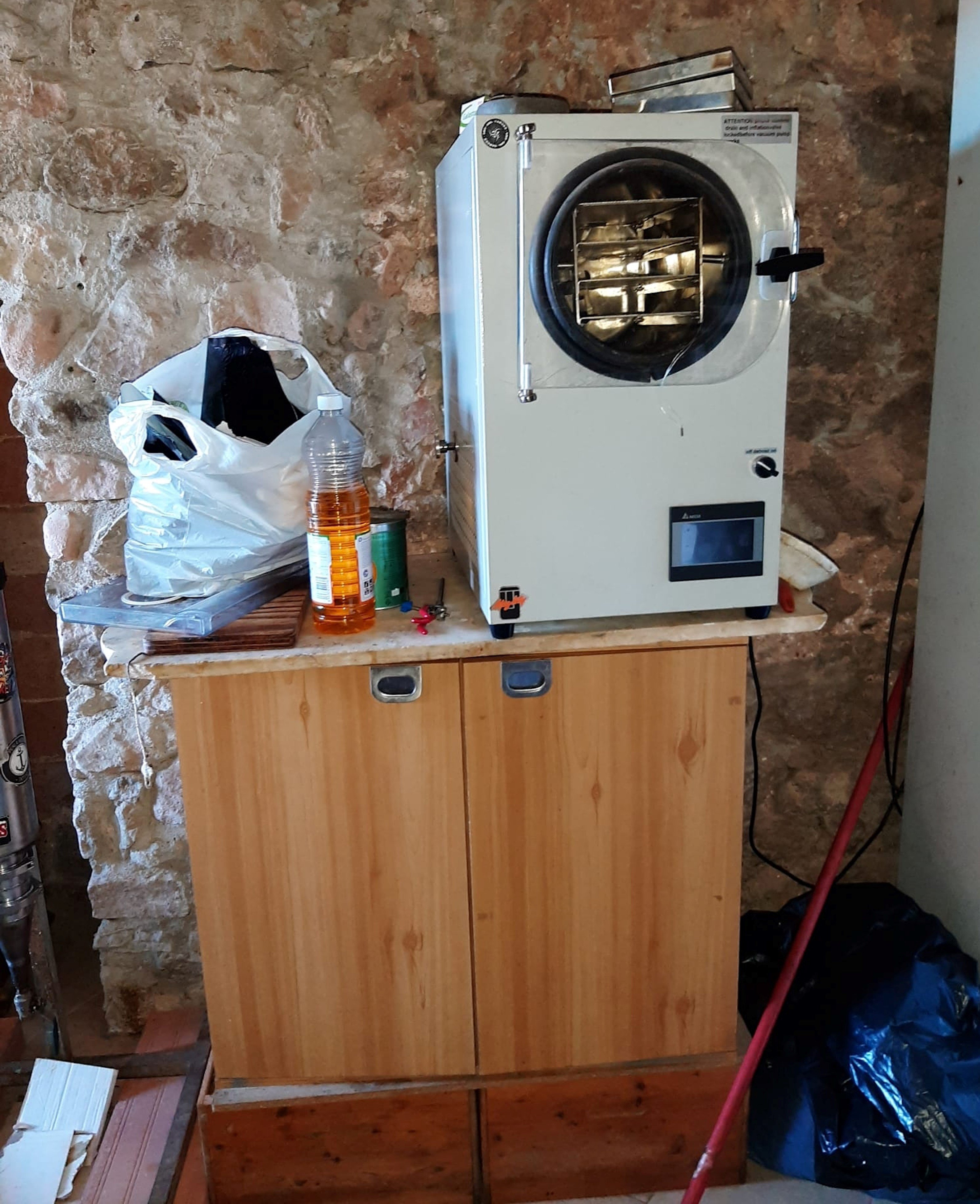 Herramientas del laboratorio de la masía de Castellolí / CME Herramientas del laboratorio de la masía de Castellolí / CME