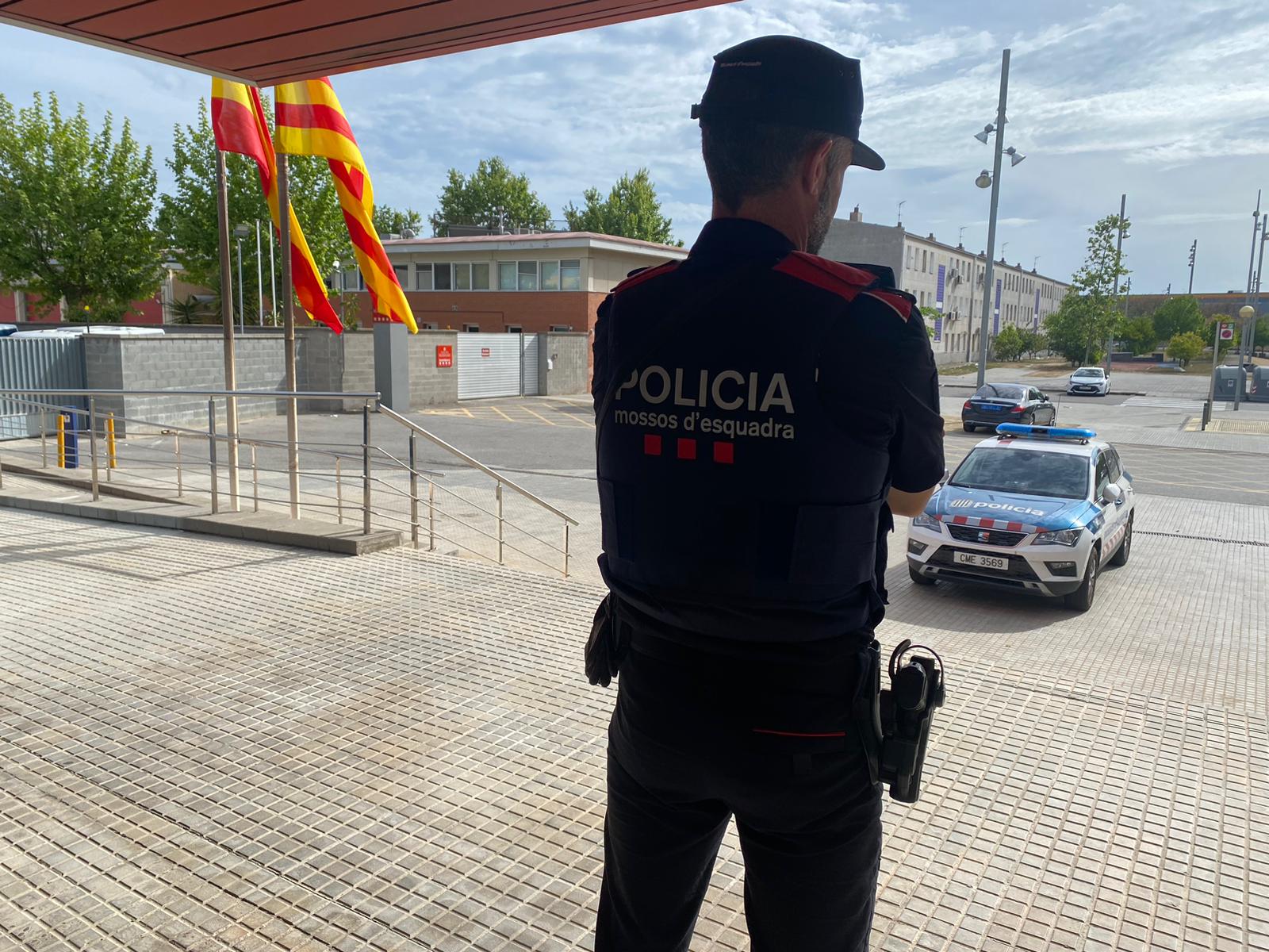 agent mossos cotxe comissaria prat