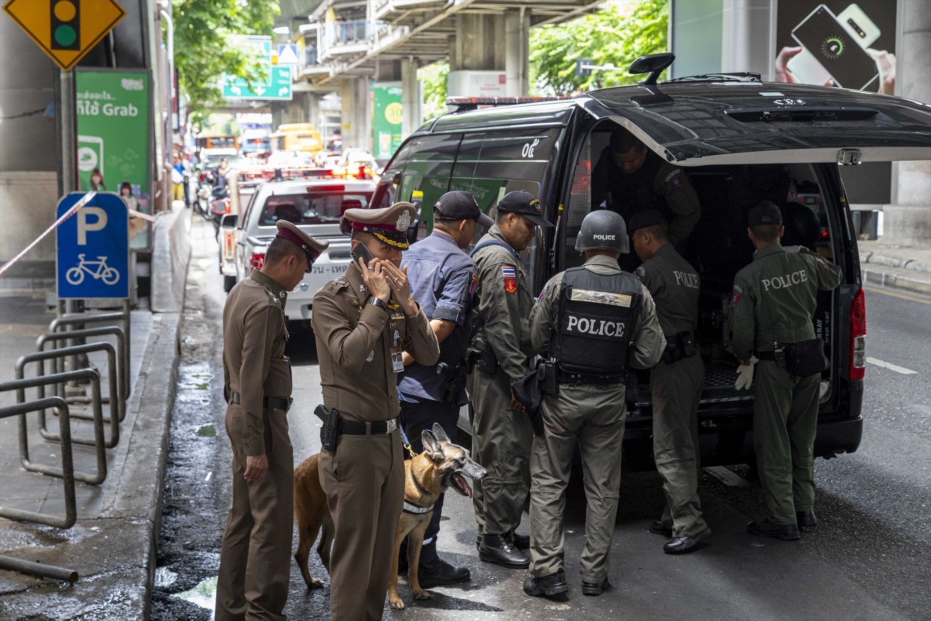 EuropaPress 2302878 02 august 2019 thailand bangkok royal thai police bomb squad members arrive