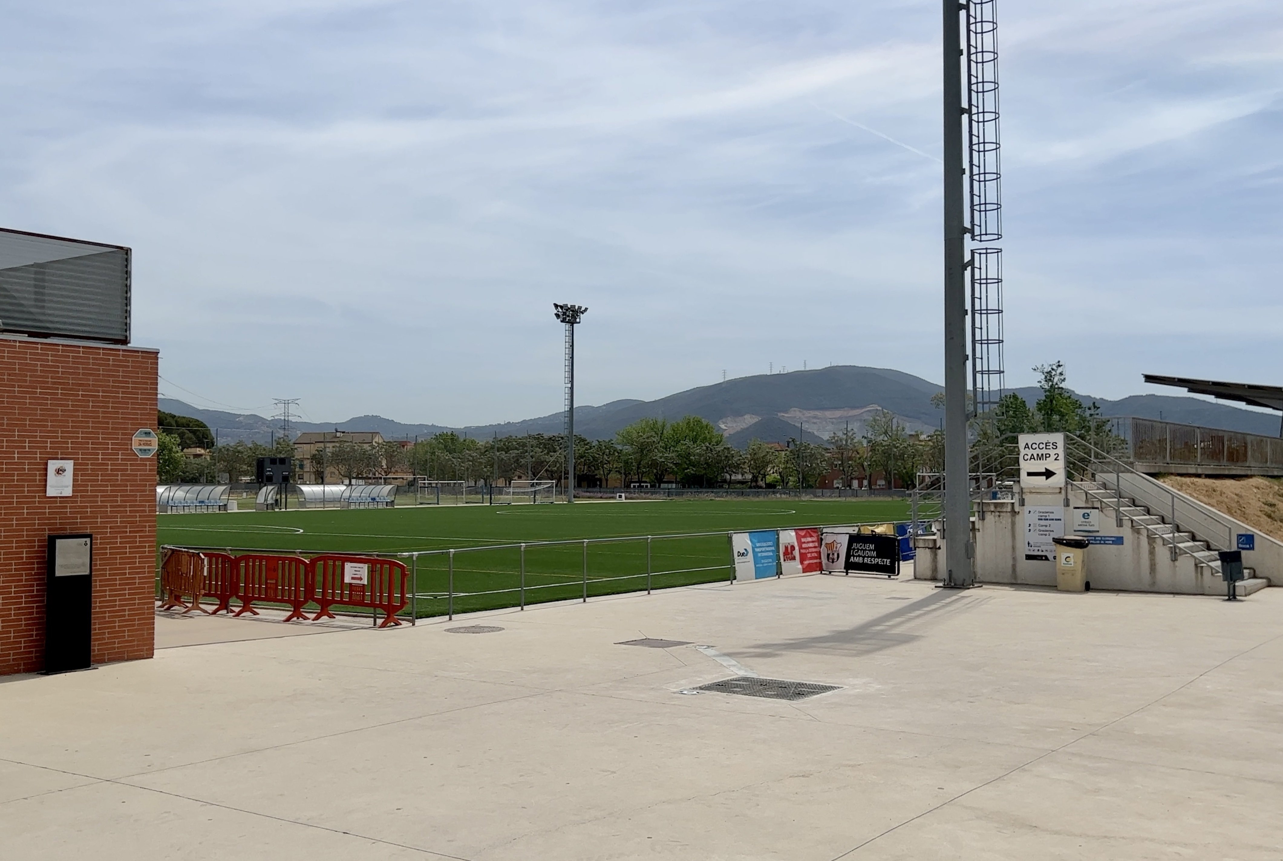 Vista parcial del campo de fútbol municipal donde juega la Unificación Club de Fútbol Santa Perpetua / ALBERT SEGURA, ACN