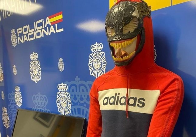 La careta de Venom que el lladre de cases utilitzava per realitzar els atracaments a Màlaga / POLICIA NACIONAL