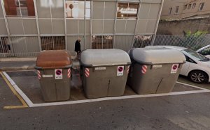 Els contenidors on han aparegut els ossos humans a Barcelona / GOOGLE STREET VIEW