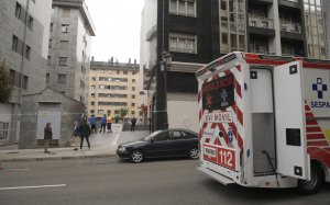 Edifici d'on han caigut i han mort les dues nenes aquest divendres a Oviedo / ELOY ALONSO - EFE