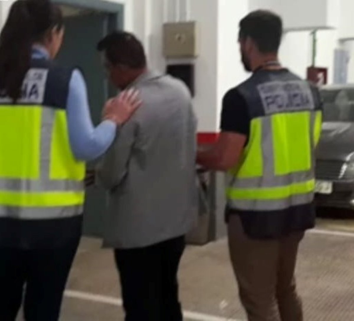 Dos agents de la Policia Nacional s'emporten arrestat el perrilós fugitiu reclamat per Colòmbia / CNP