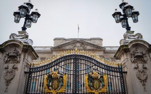 Portes del Palau de Buckingham en una imatge d'arxiu / EUROPA PRESS - CONTACTO - JASMINE LEUNG