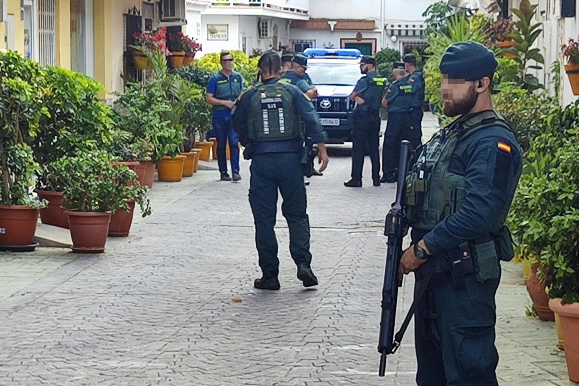 La Guàrdia Civil al lloc on s'ha atrinxerat el jove a Mijas / JUAN CARLOS DOMÍNGUEZ - EFE