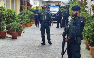 La Guàrdia Civil al lloc on s'ha atrinxerat el jove a Mijas / JUAN CARLOS DOMÍNGUEZ - EFE