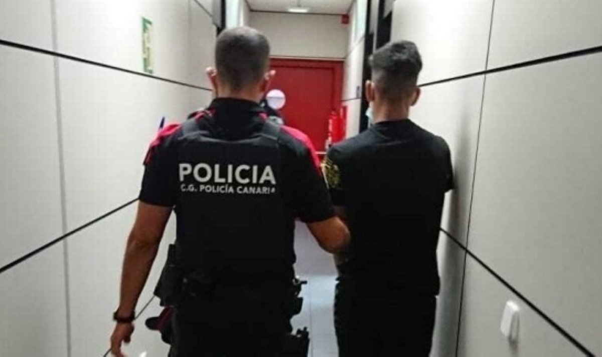 Un dels menors detinguts a Tenerife per la presumta agressió sexual a la nena de 13 anys / POLICIA CANÀRIA