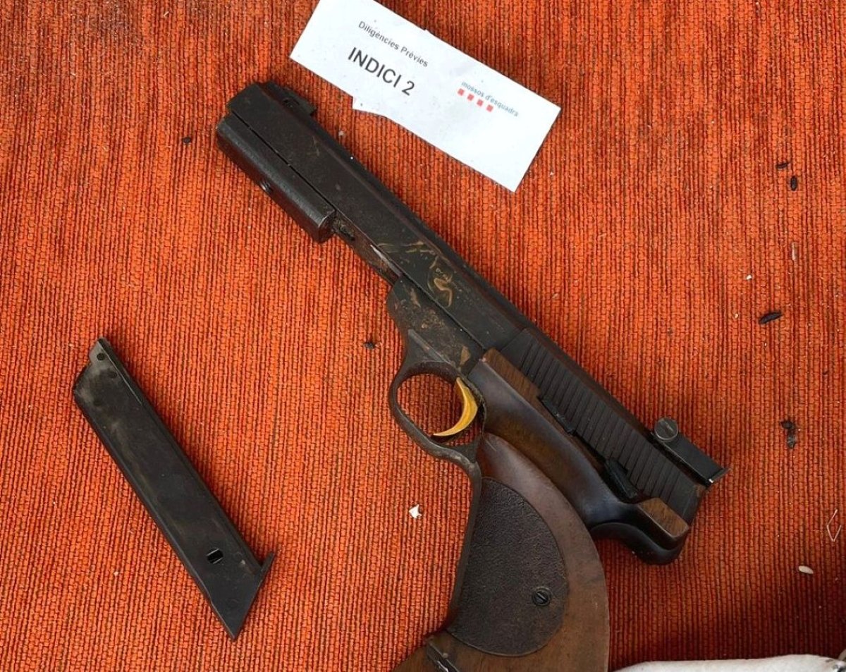 Pistola trobada a la plantació de marihuana de Valls / CME