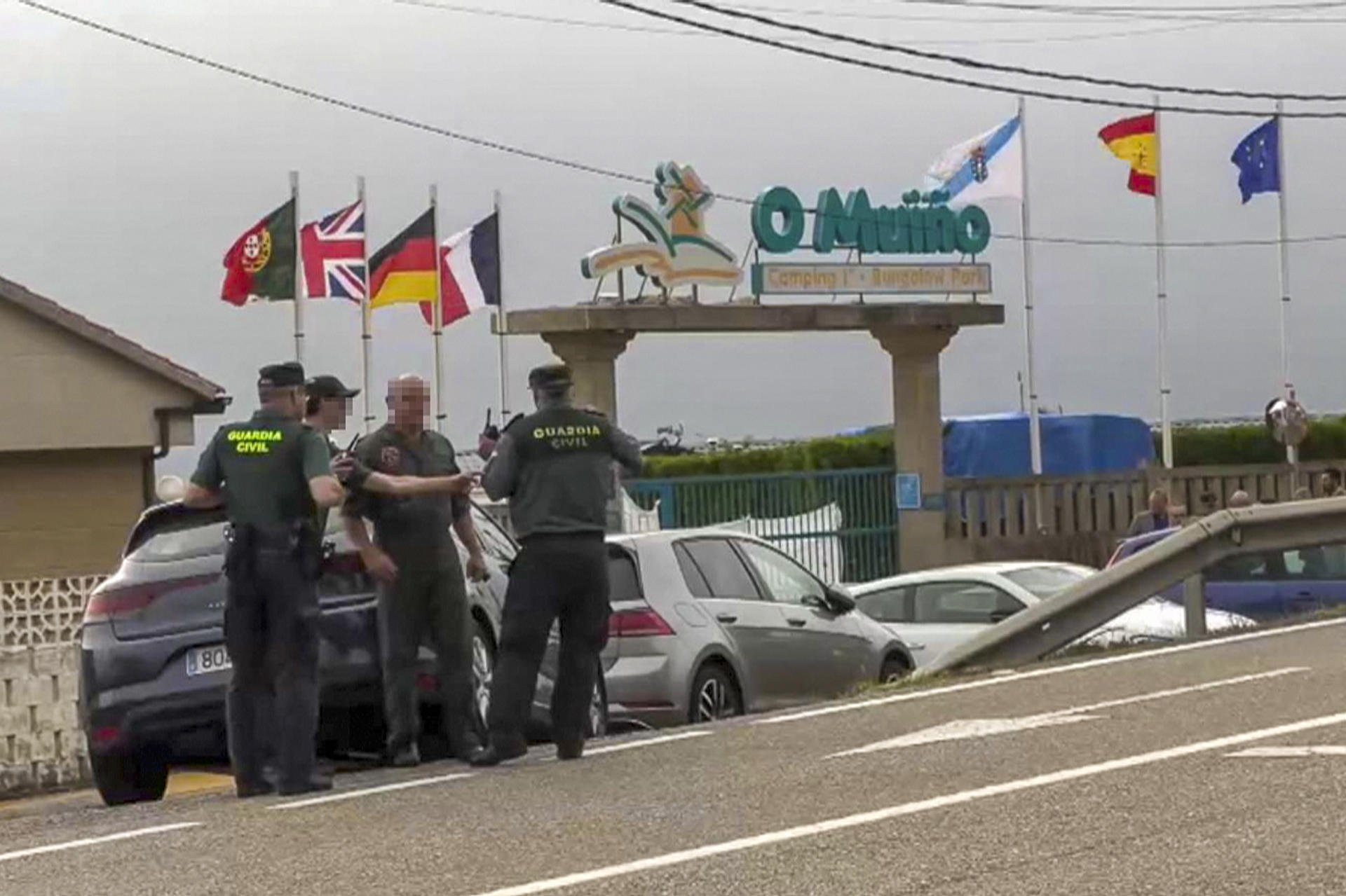 Diversos agents de la Guàrdia Civil al lloc dels fets al càmpig de Pontevedra / EFE TV
