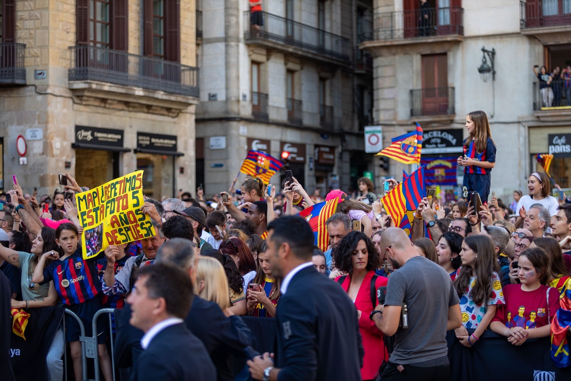 Celebració de la Champions femenina a la plaça Sant Jaume de Barcelona / KIKE RINCÓN - EUROPA PRESS