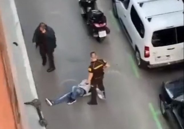 Un vigilant de seguratat redueix un dels lladres a Barcelona