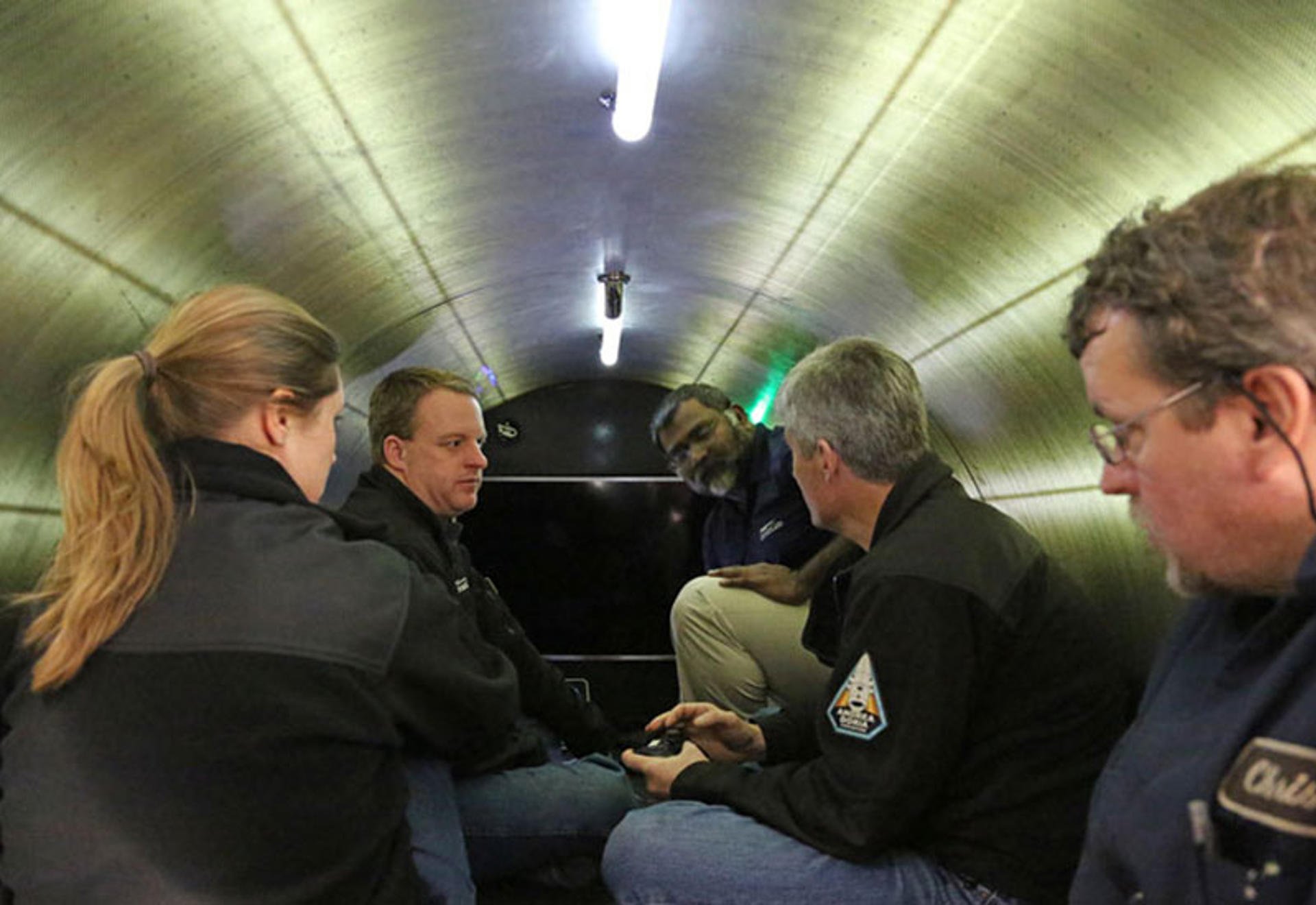 Fotografía facilitada por Ocean Gate que muestra el interior un submarino turístico con capacidad para cinco personas operado por la citada compañía