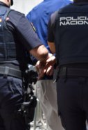 Agents de la Policia Nacional realitzant una detenció en una imatge d'arxiu / CNP