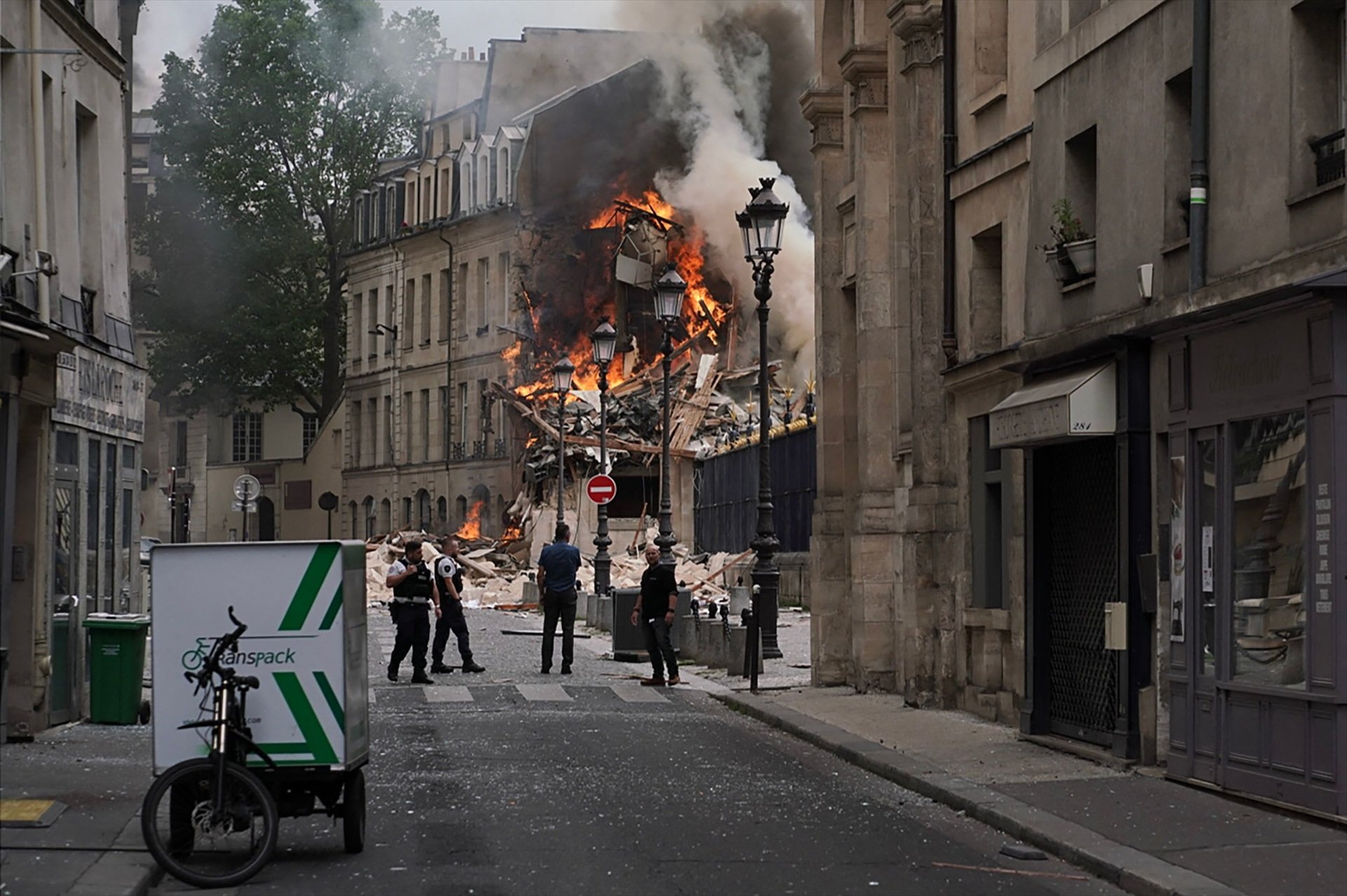 Edifici que ha explotat a París aquest dimecres a la tarda / Abdulmonam Eassa, Afp, Dpa, EP