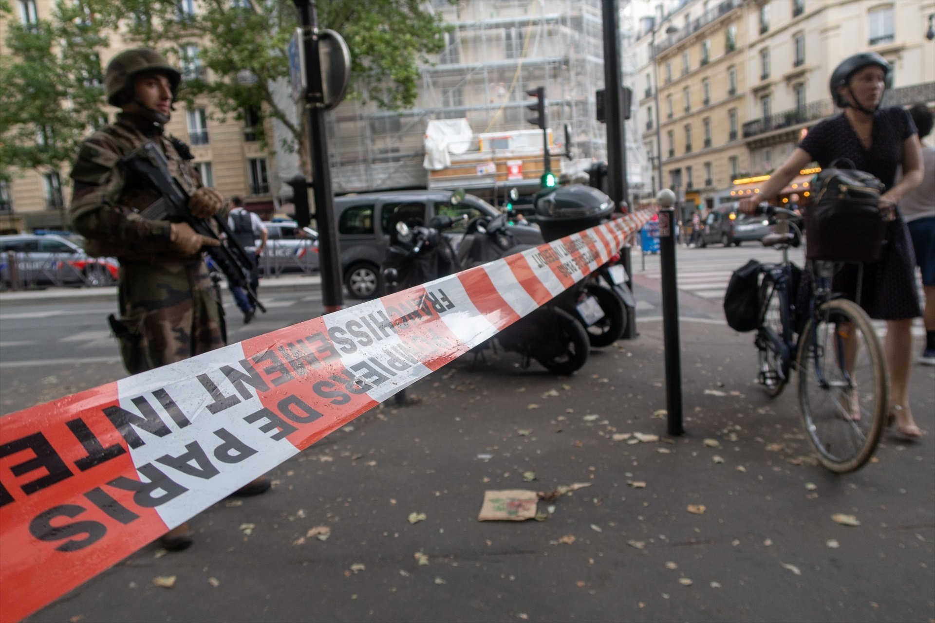 Los servicios de emergencias, policías y militares acordonan la zona / Ania Freindorf - ZUMA Press Wire - dpa