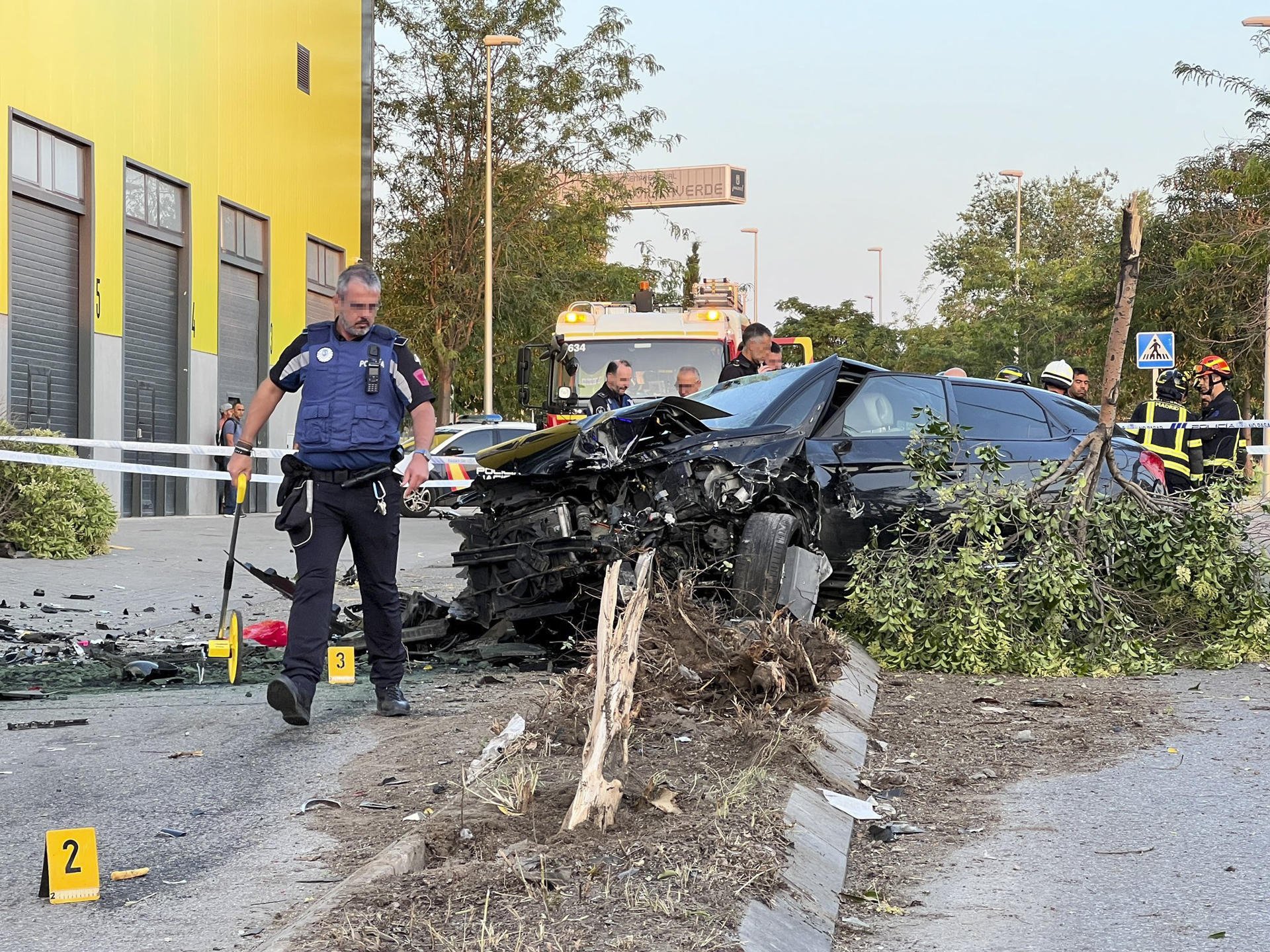 Efectivos de emergencias esta mañana en el lugar|sitio de los hechos en Madrid / EMERGENCIAS MADRID - EFE