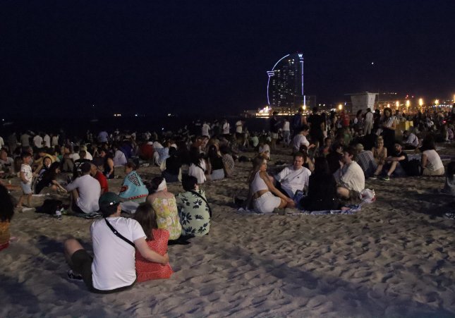 platja sant joan revetlla barcelona blanca blay acn
