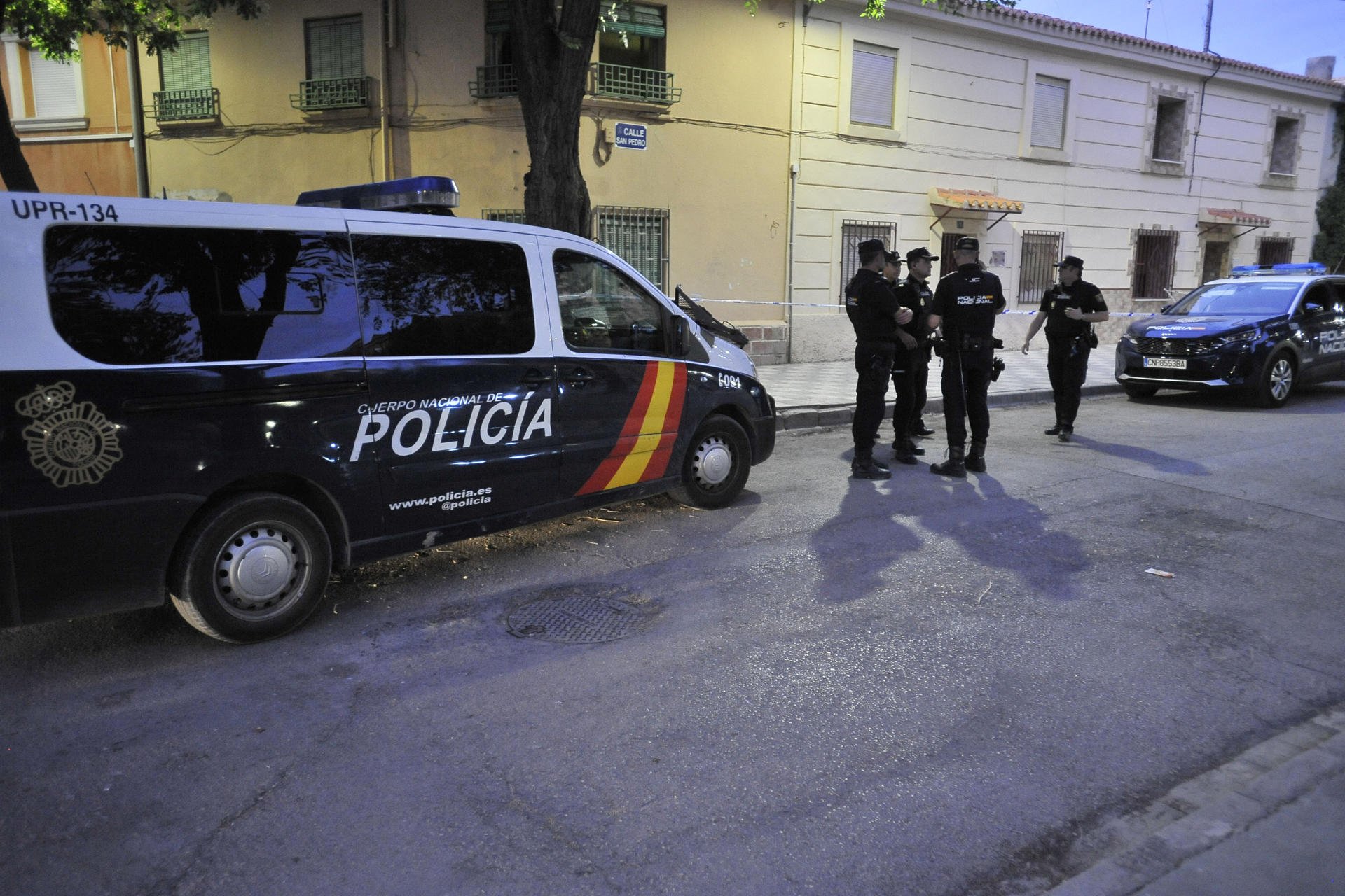 La Policía Nacional en el lugar|sitio del tiroteo en Albacete / MANU - EFE La Policía Nacional en el lugar|sitio del tiroteo en Albacete / MANU - EFE