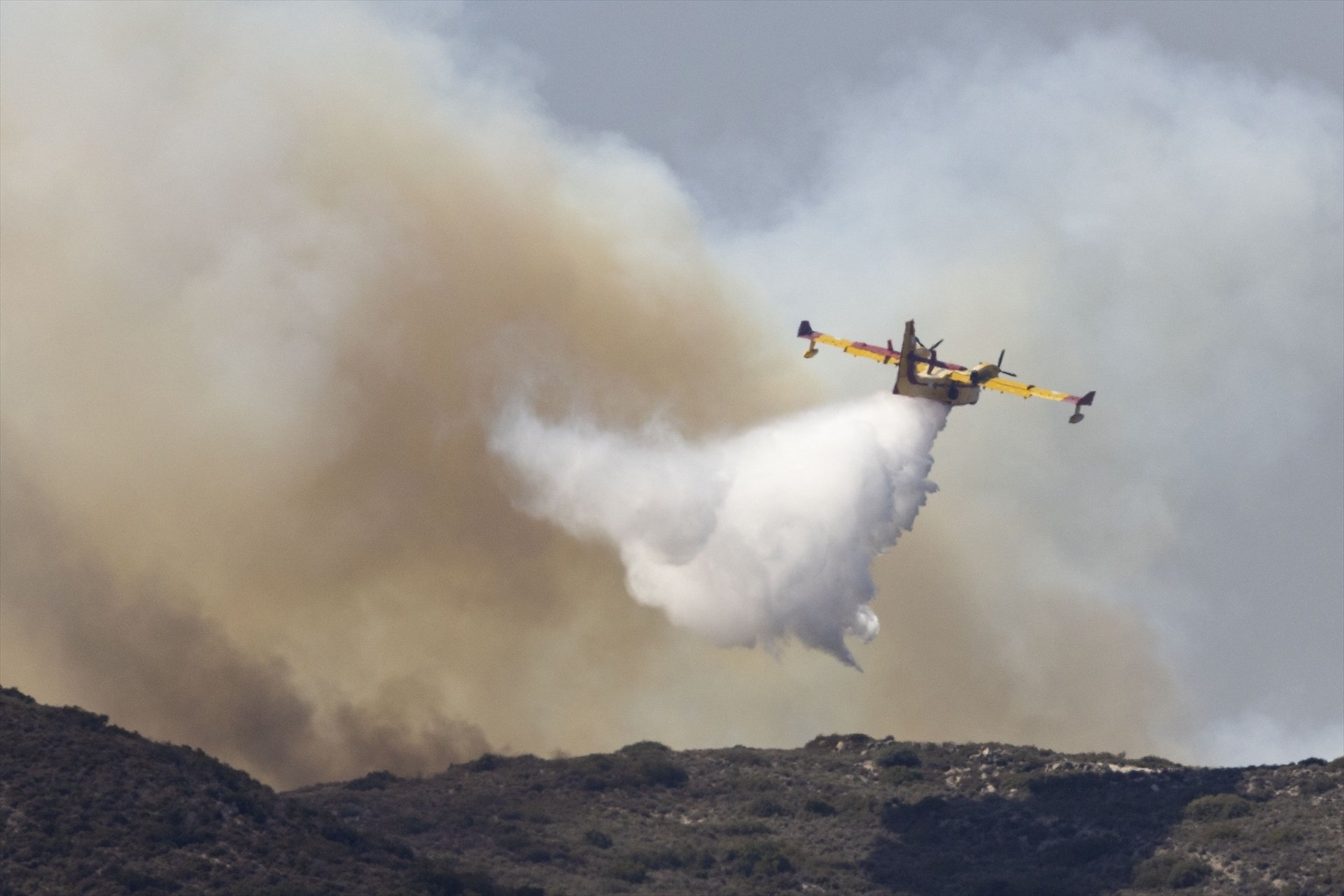 Un dels avions cisterna que esta lluitant contra els incendis a Grècia / Christoph Reichwein, Dpa, EP