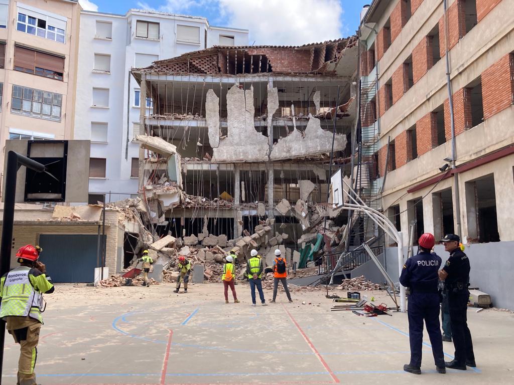 Restes de l'esfondrament durant les obres de l'escola Adoratrices de Logronyo / EUROPA PRESS