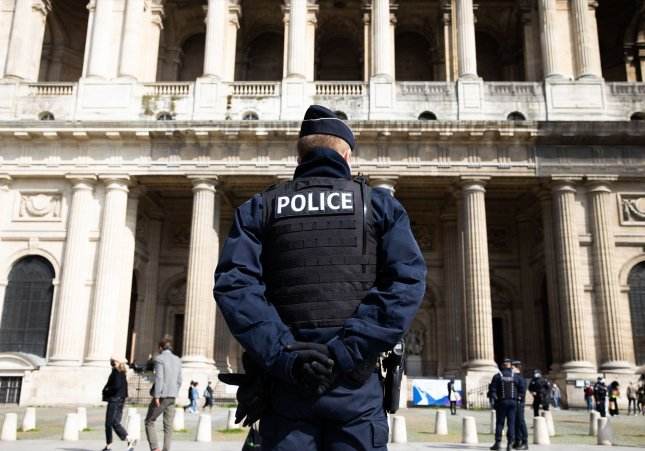 Un agent de la policia francesa en una imatge d'arxiu / ALEXIS SCIARD, ZUMA PRESS, CONTACTOPHOTO