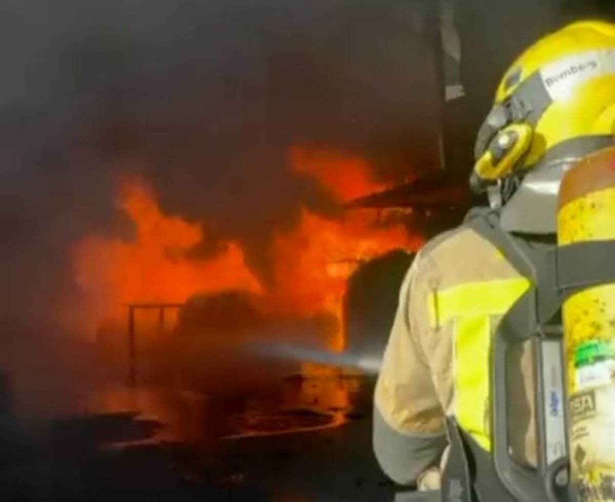 Incendi en una empresa de Castellar de Vallès