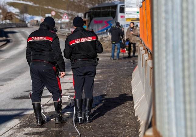 Dos agents de la policia italiana en una imatge d'arxiu / Lino Mirgeler - dpa