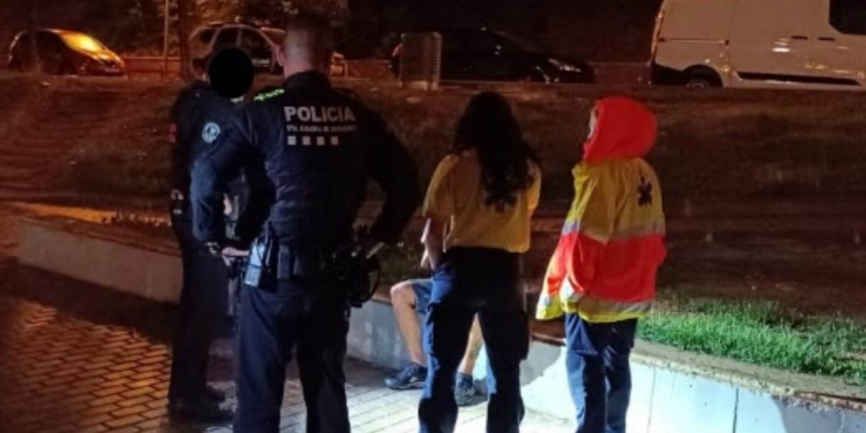 Un hombre drogado se mete en el río Besòs y tiene que pedir ayuda a la ...
