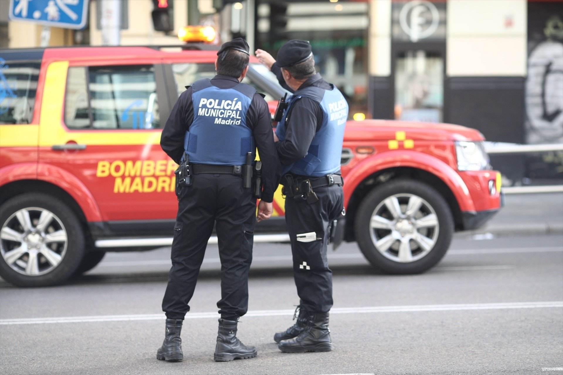 Policia Municipal de Madrid amb bombers en una imatge d'arxiu / EUROPA PRESS