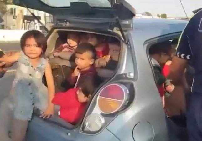 Cotxe ple de nes a l'Uzbekistan