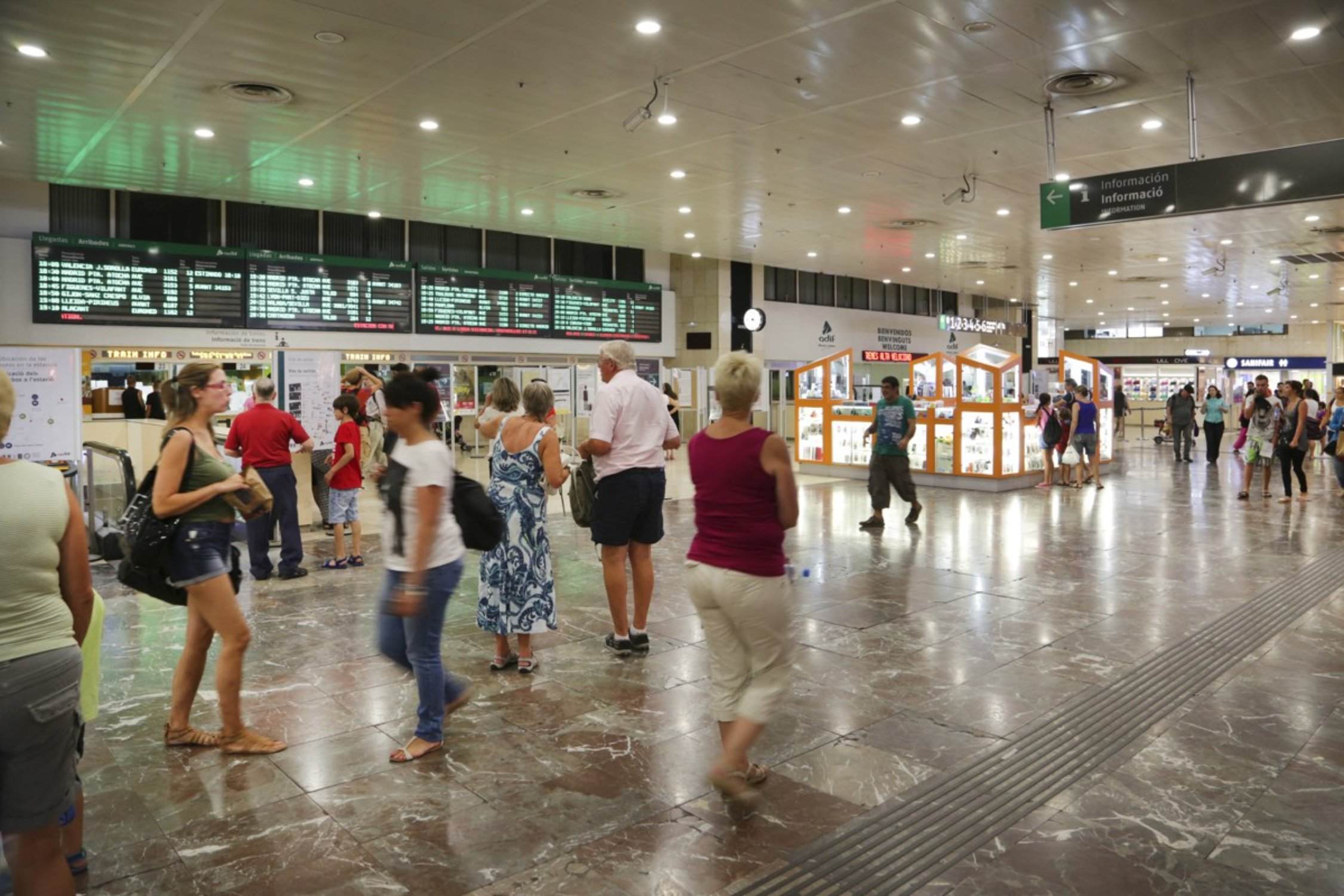 Ferits tres vigilants, atacats per un home que s’ha colat a l’Alta Velocitat a l’estació de Sants de Barcelona