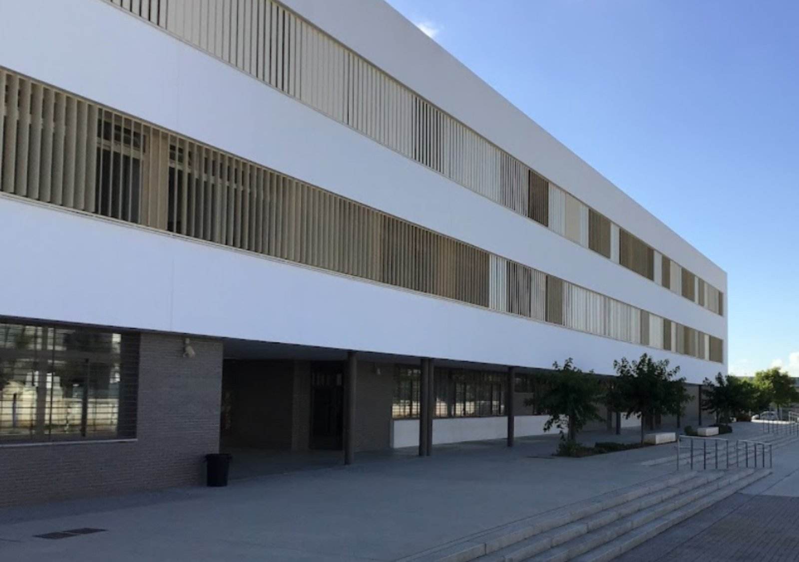 Apunyalament múltiple en un institut de Jerez: un noi de 14 anys fereix greument tres professors i dos alumnes