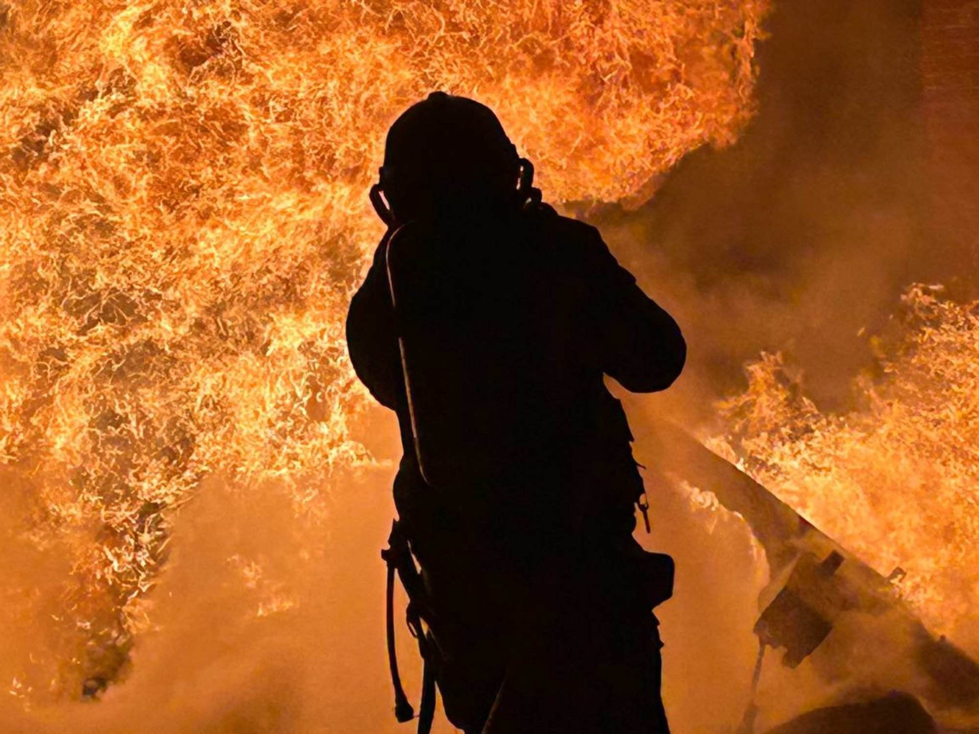 bomberos incendio contenedores terraza