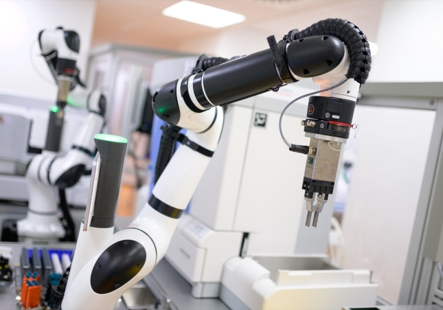 Un robot en una imagen de archivo /  Jonas Walzberg / dpa 