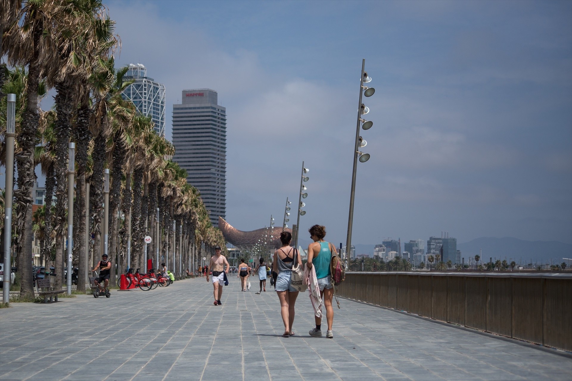 Turistes a Barcelona en una imatge d'arxiu / Thiago Prudencio - DPA