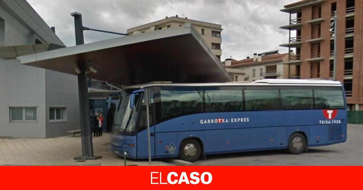Un home bufeteja una conductora d'un autobús a Olot per obligarlo a