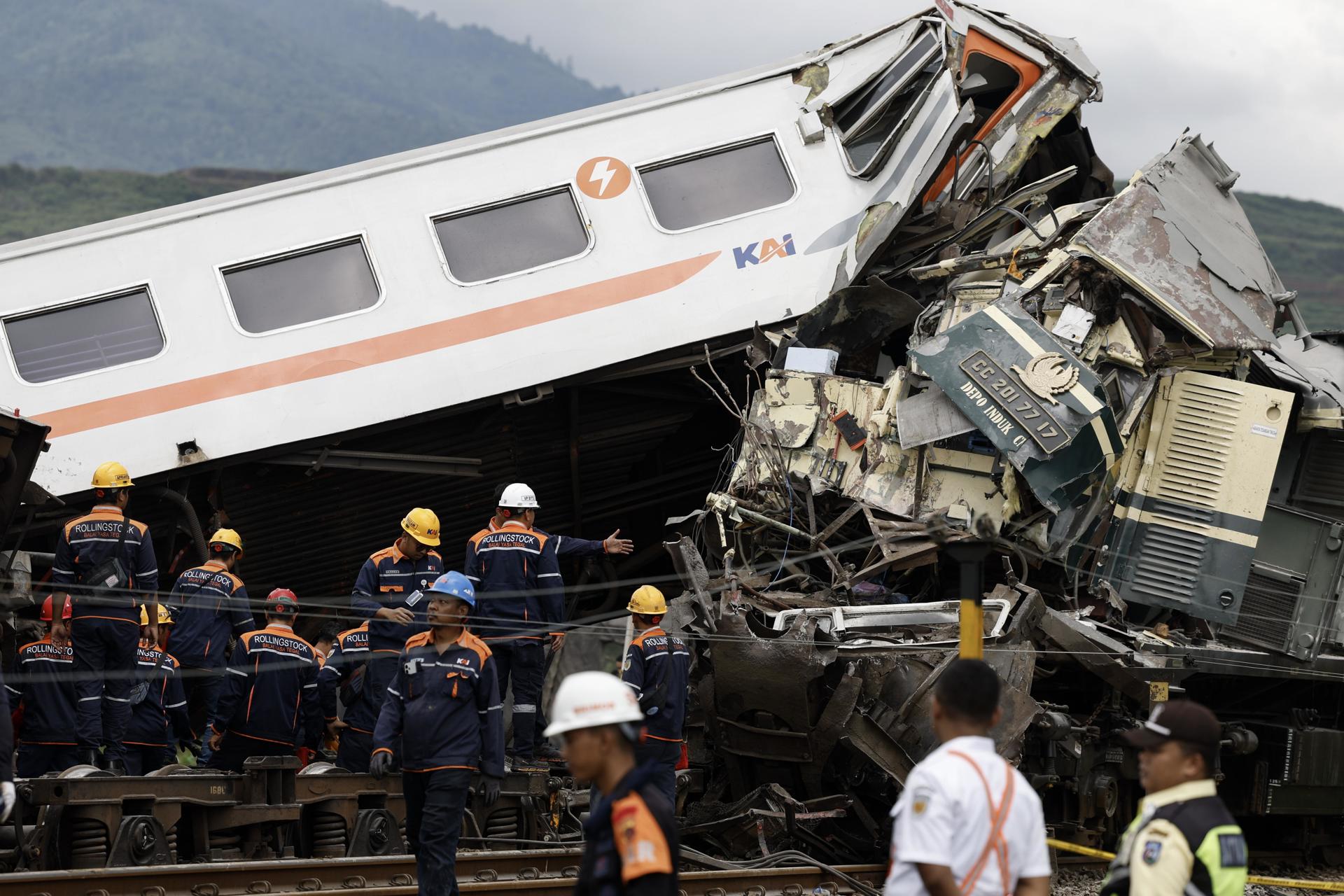 Grave Accidente Entre Dos Trenes En Indonesia: Al Menos Tres Muertos Y ...