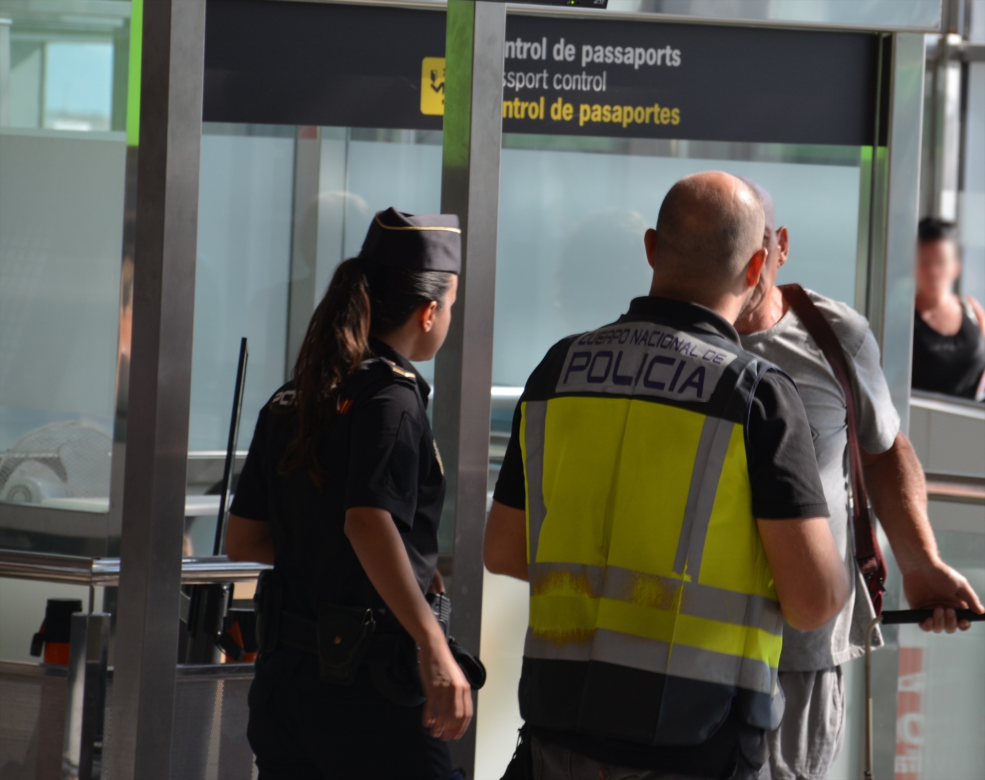 La Policía Nacional en el aeropuerto de Valencia en una imagen de archivo / CNP