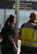 La Policía Nacional en el aeropuerto de Valencia en una imagen de archivo / CNP