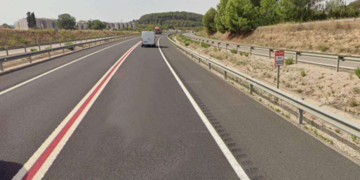Un muerto y cuatro heridos graves al chocar frontalmente dos coches en ...