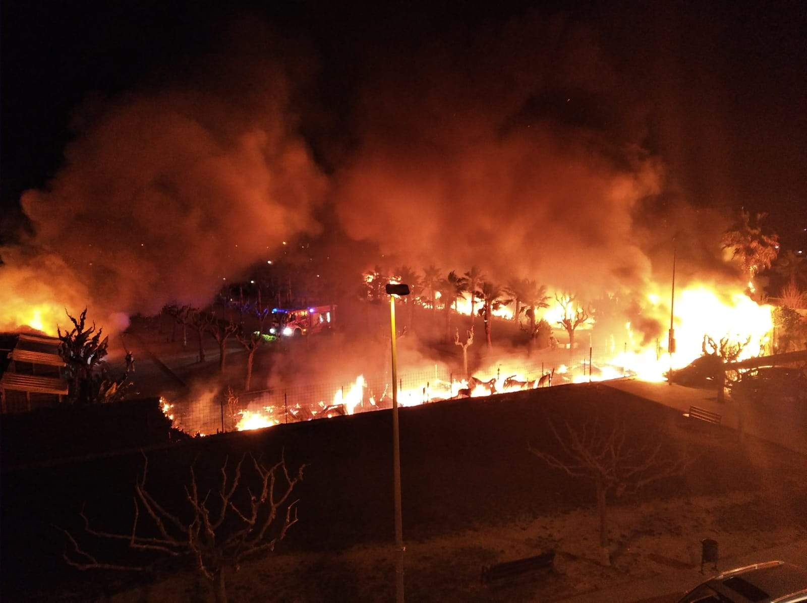 Los Mossos sospechan que el extraño incendio de un camping de Pineda de Mar ha sido intencionado