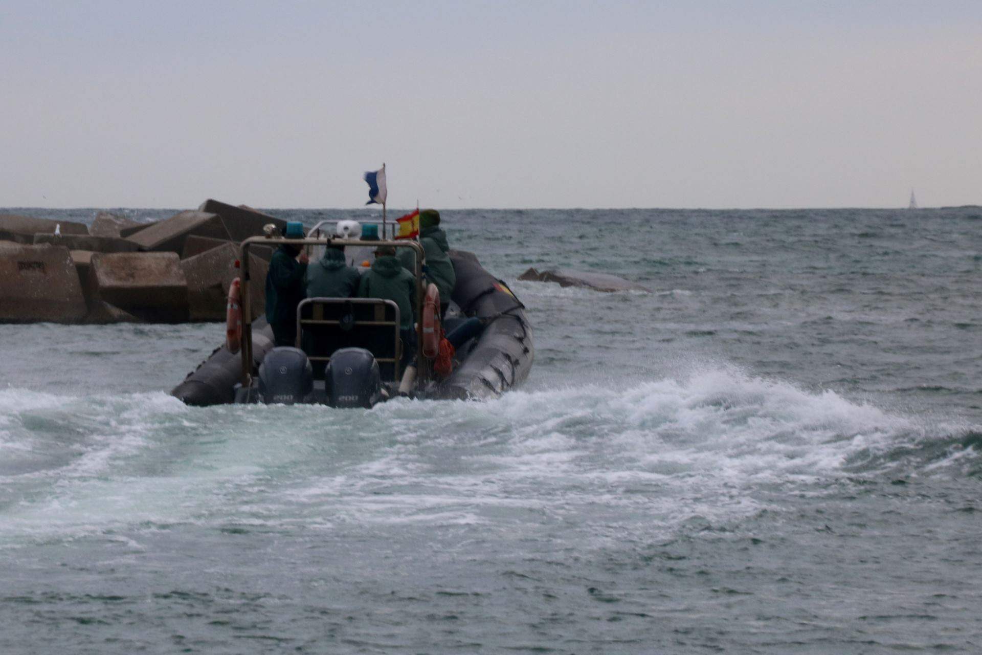 Guardia civil recerca cos costa barcelona mar bella