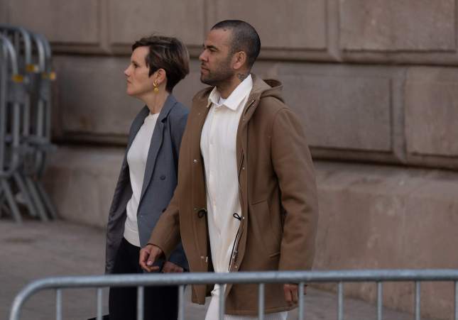 EuropaPress 5853399 futbolista dani alves llega audiencia barcelona primera comparecencias
