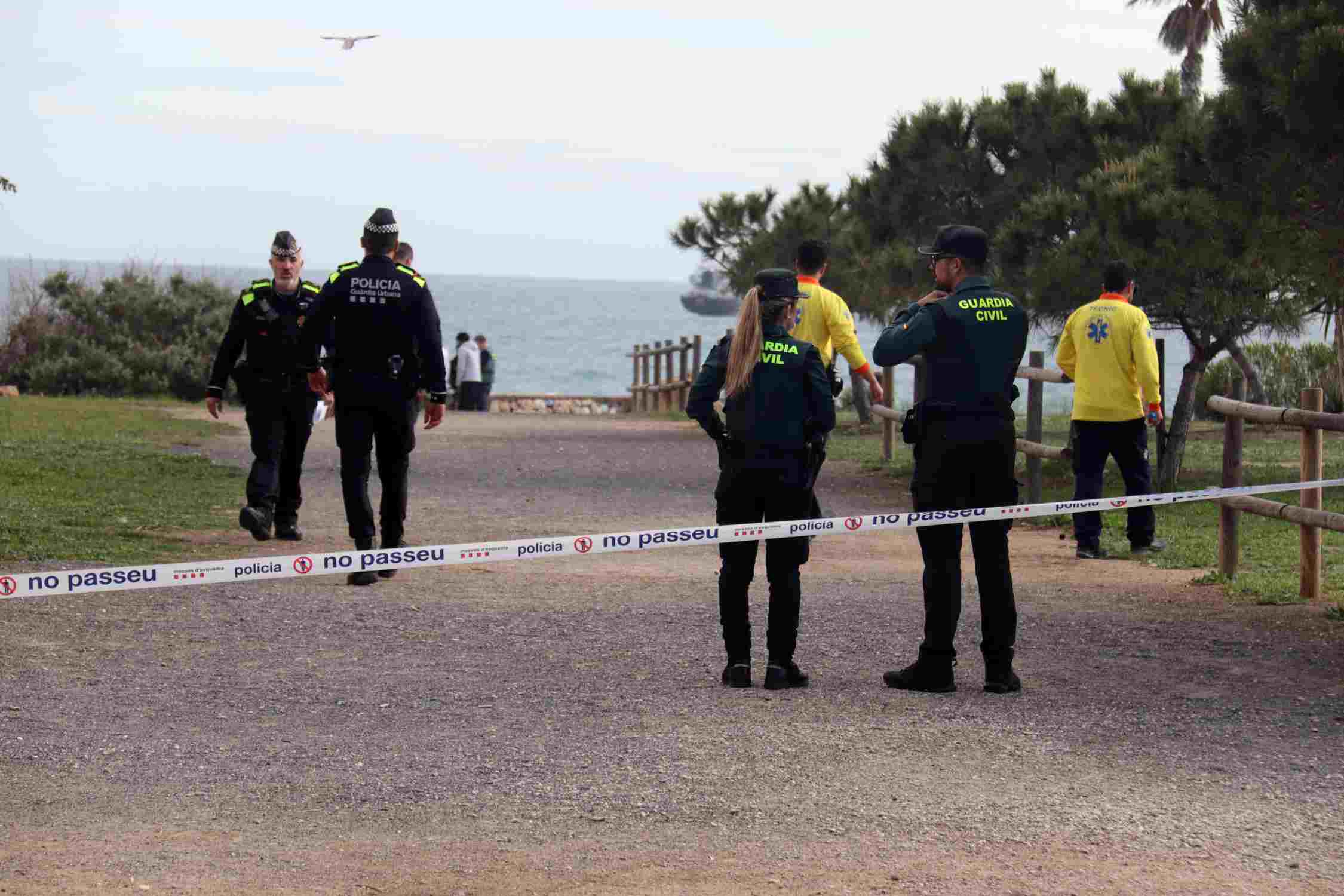 Mueren ahogados un menor y un hombre que intentaba salvarlo en la playa del Miracle de Tarragona