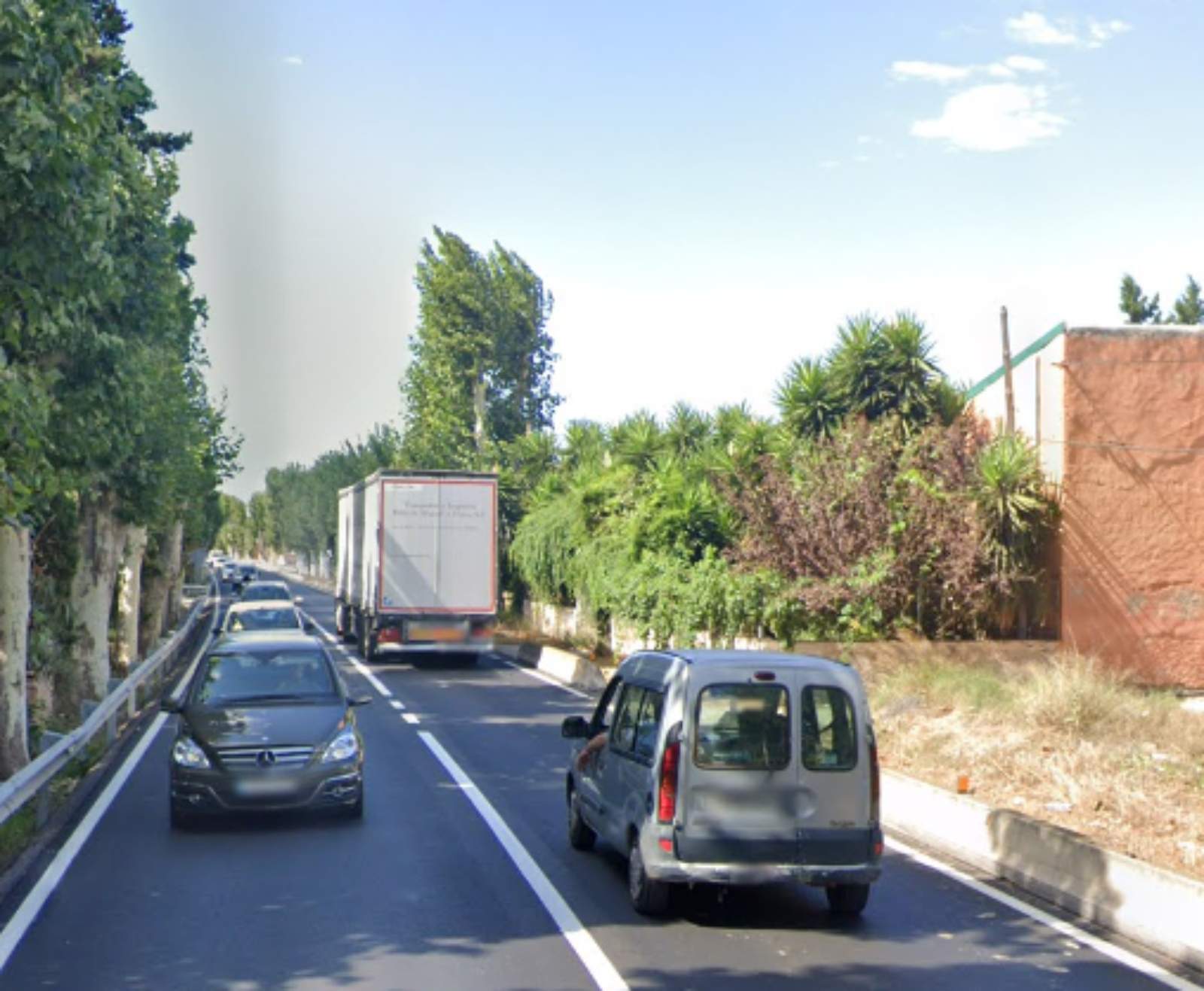 Mor un motorista en xocar frontalment amb un camió en un accident a la carretera C-12, a Tortosa