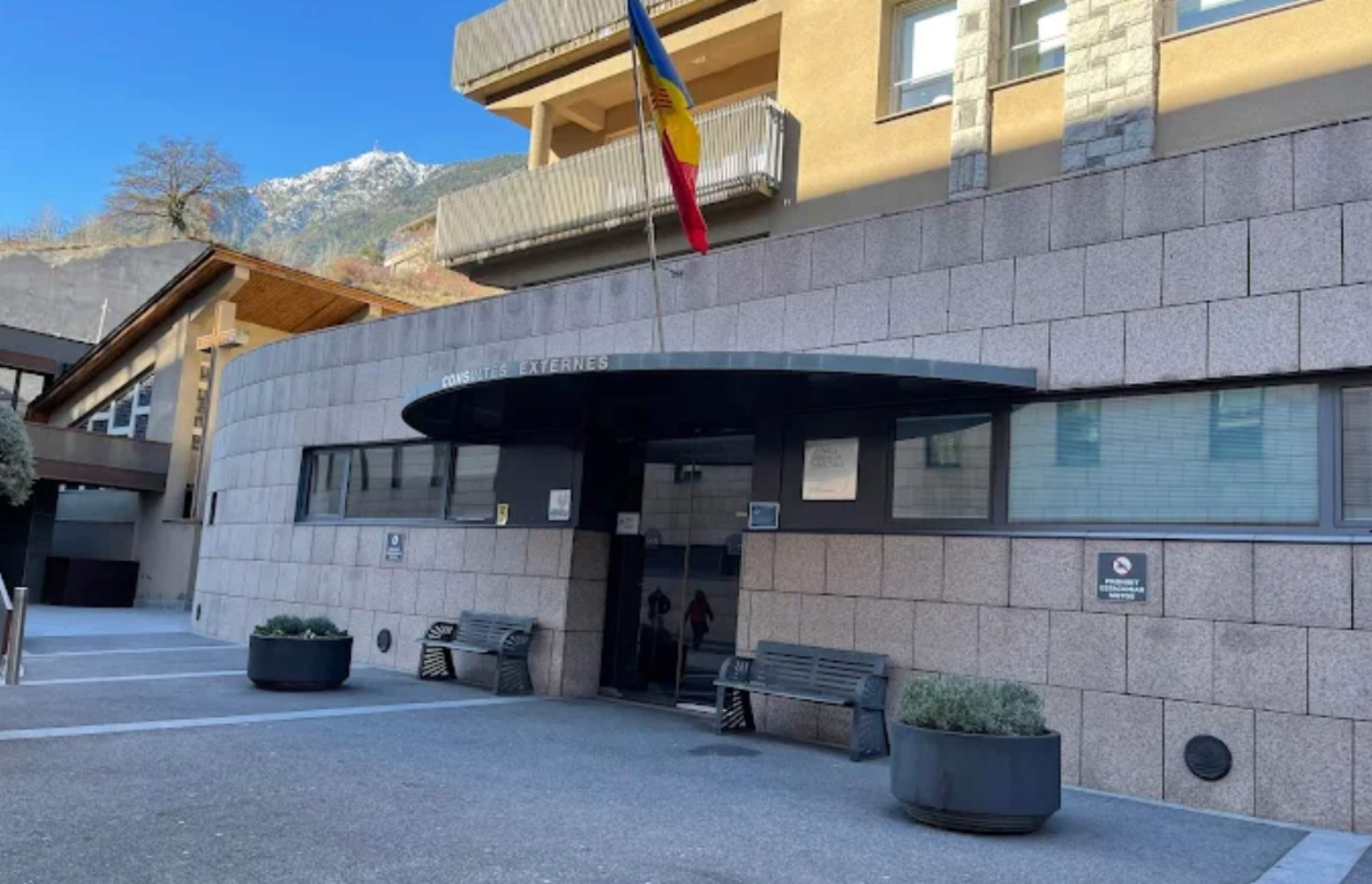 Detingut a Andorra un home català després d'escapar-se de l'hospital vestit de metge i buscat per drogues