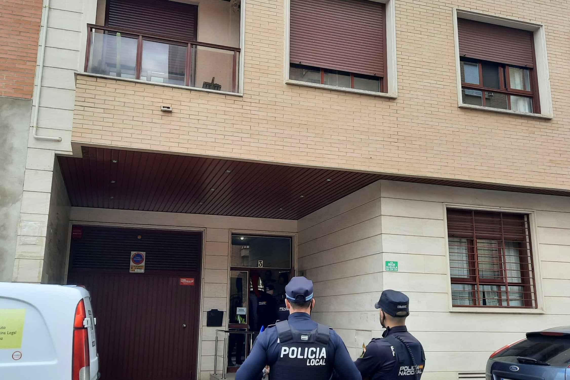Un noi de 17 anys mata la seva mare durant una discussió a Badajoz i truca a la policia per confessar el crim