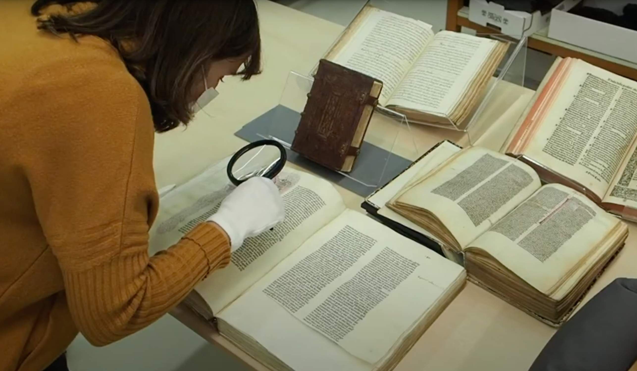 Els Mossos escorcollen dos pisos a França buscant el mapa de 1504 robat de la biblioteca de Girona